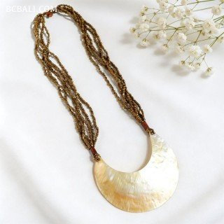 New Design Beads Necklace Shell Pendant